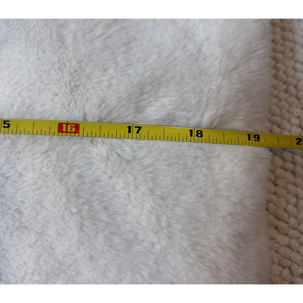 Jolie & Joy Faux Fur Shrug Bolero White Size L Party Formal Cozy Warm Night Coat - Picture 9 of 9